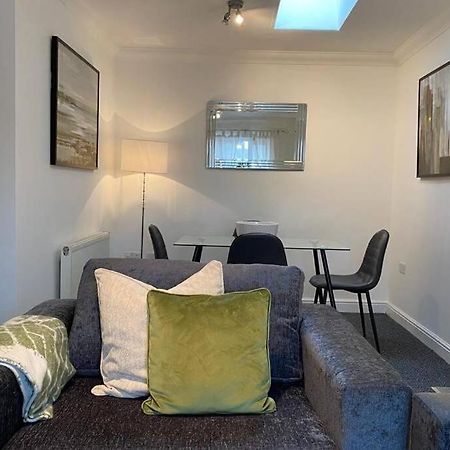 Alicia Newport By Mia Living 2 Bedroom Apartment With Dedicated Parking Exteriér fotografie
