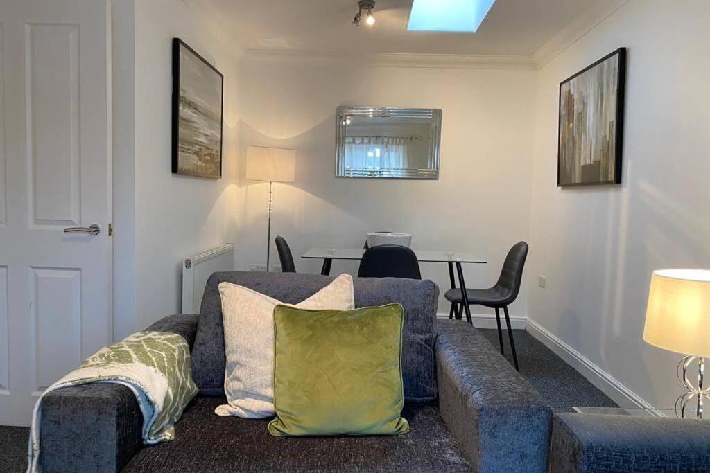 Alicia Newport By Mia Living 2 Bedroom Apartment With Dedicated Parking Exteriér fotografie