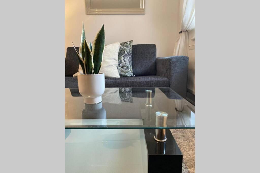 Alicia Newport By Mia Living 2 Bedroom Apartment With Dedicated Parking Exteriér fotografie